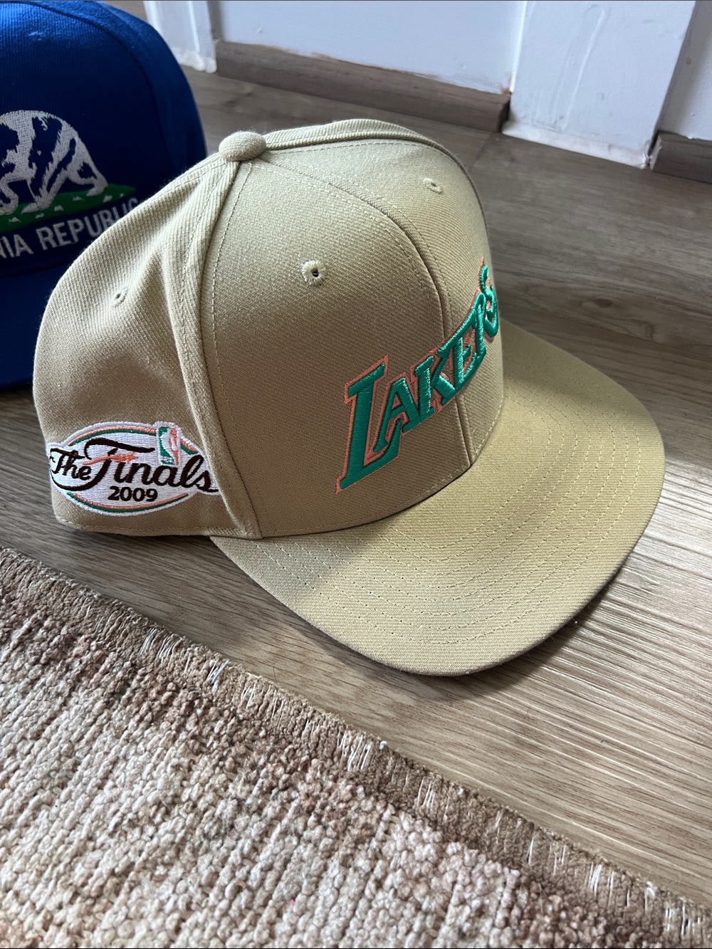 Fitted hats set of 4, like new, vary in sizes and can be sold separately - Picture 2 of 5